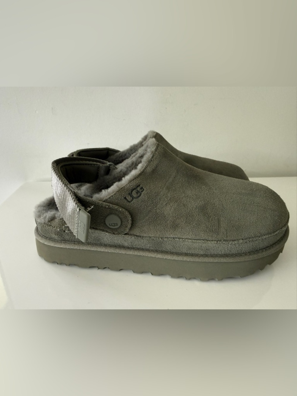 UGG Goldenstar Cozy Clog Shoes Women's Size 9 Moss Green